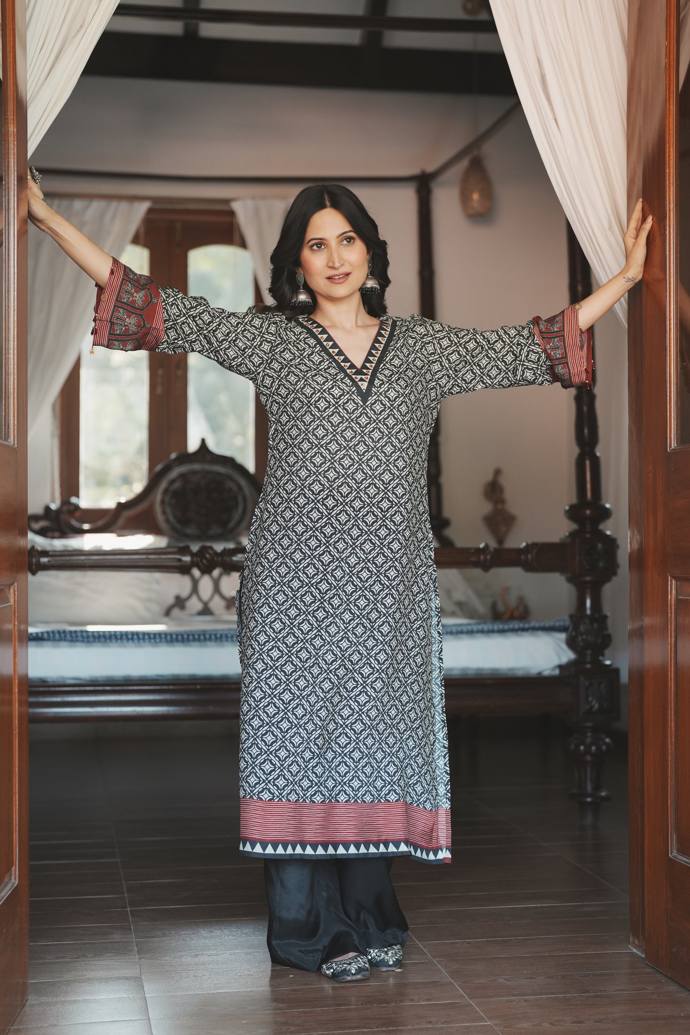 Noor Black & White Geometric Print Kurta Set