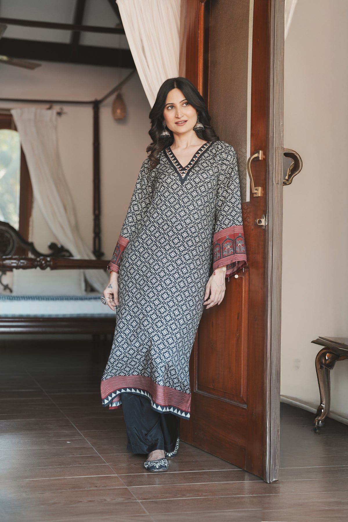 Noor Black & White Geometric Print Kurta Set