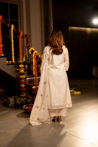 Ivory Pure Mul Chanderi with Metallic Thread work on Kurta and Dupatta Suit Set