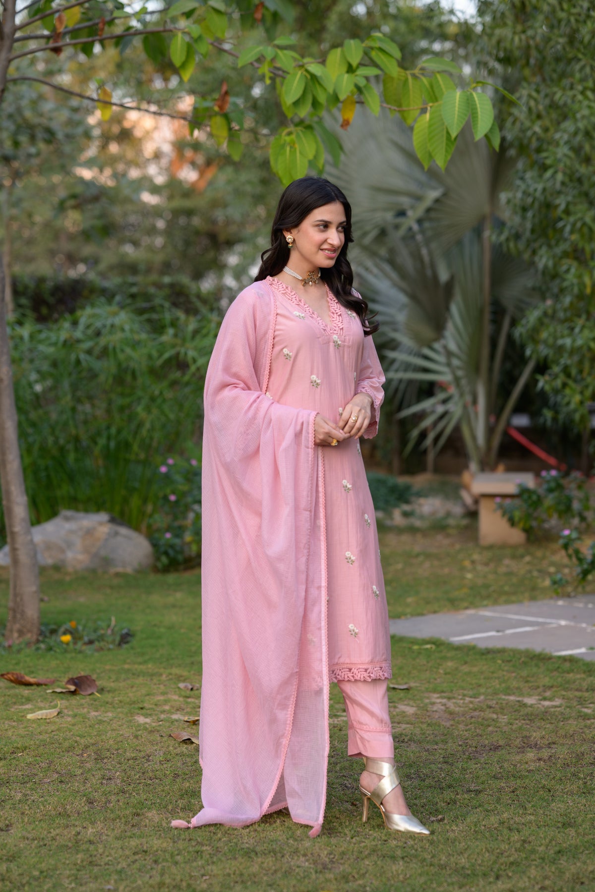 Pearl Pink Mul Chanderi Thread Embroidery With lace on neck Suit Set with Kota Doriya Duppatta