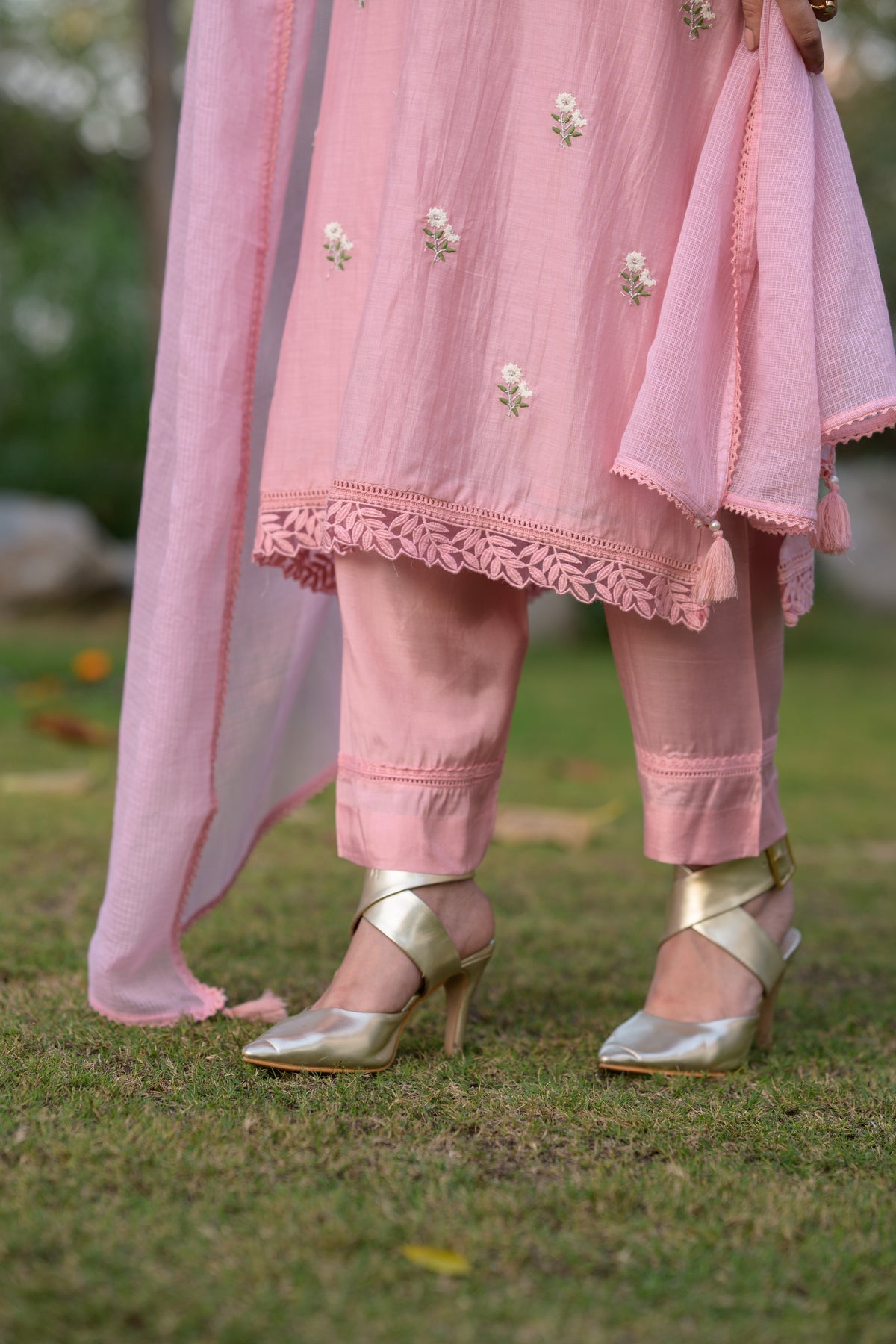 Pearl Pink Mul Chanderi Thread Embroidery With lace on neck Suit Set with Kota Doriya Duppatta