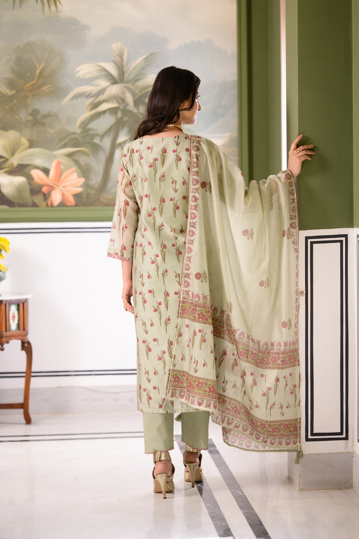 Green Daisy Suit Set with thread scallope Work in Neck and Pant