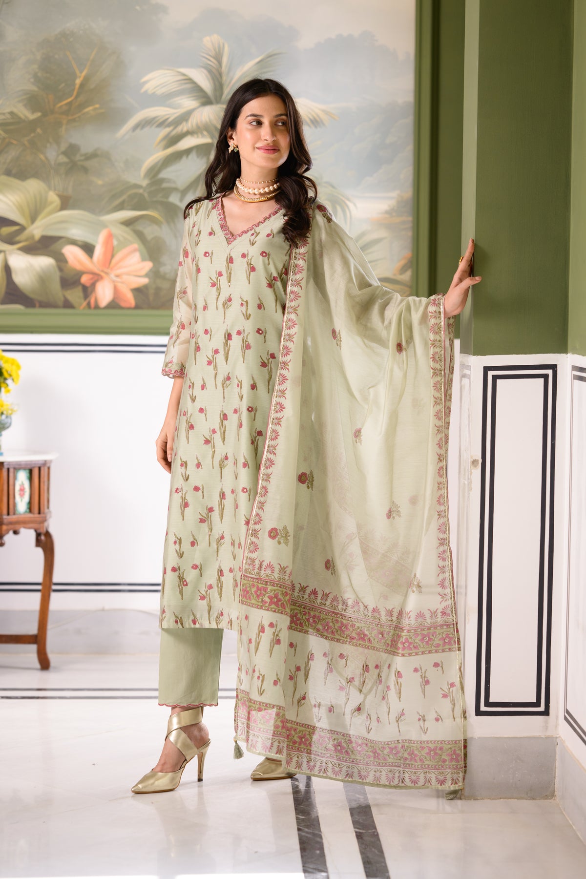 Green Daisy Suit Set with thread scallope Work in Neck and Pant