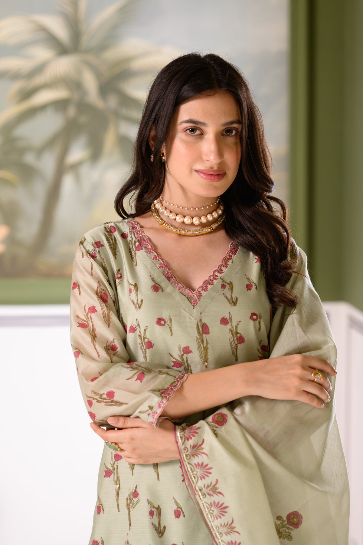 Green Daisy Suit Set with thread scallope Work in Neck and Pant