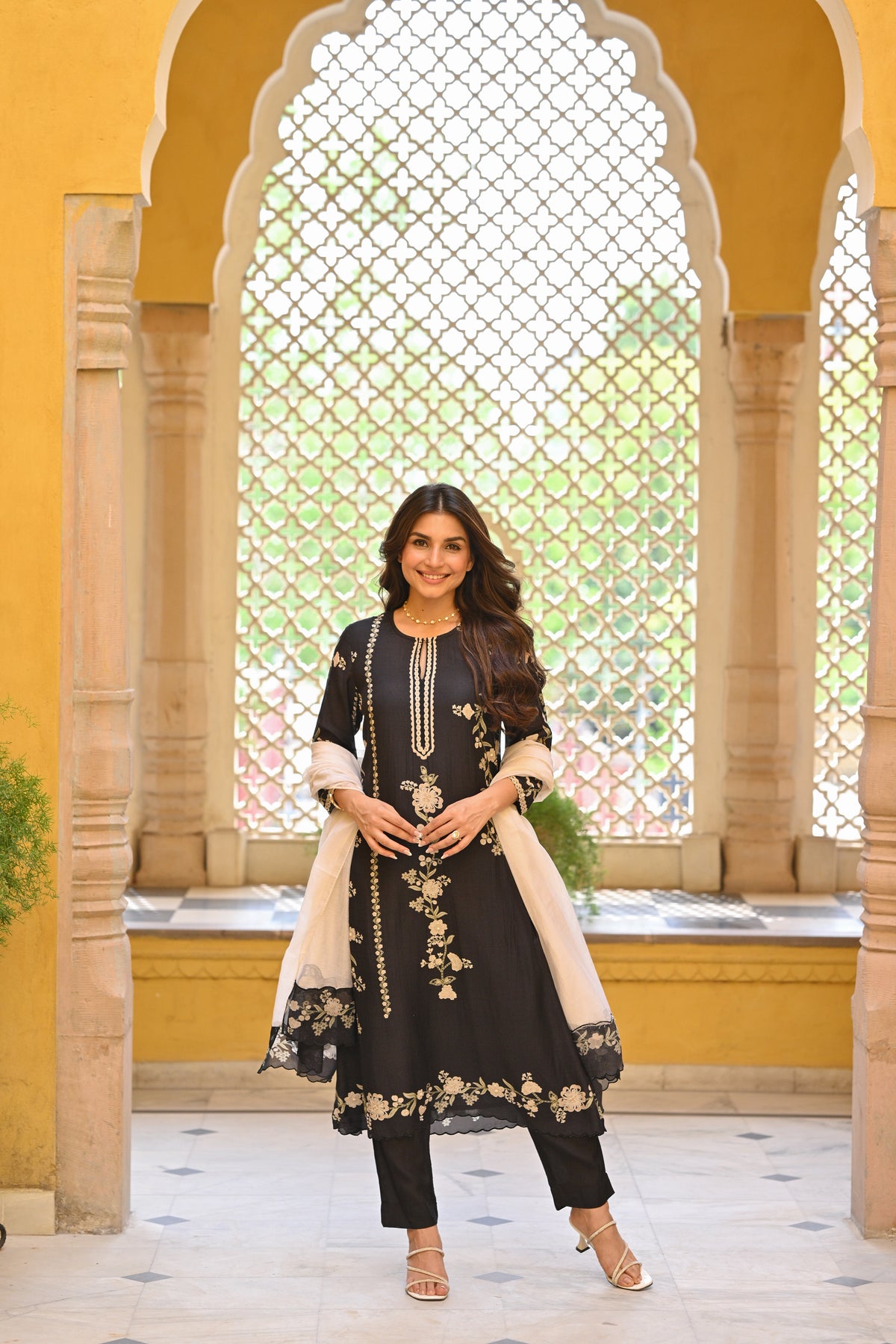 Soha Ali Khan in Black and Off White Placement Print Muslin Suit with Scallope Border
