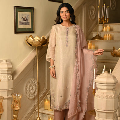 Blush Pink Cut Work Pure Muslin Silk Jacquard Kurta with Scallope Thread Hand Work and Fuschia Lilac Pant With Pure Organza Dupatta