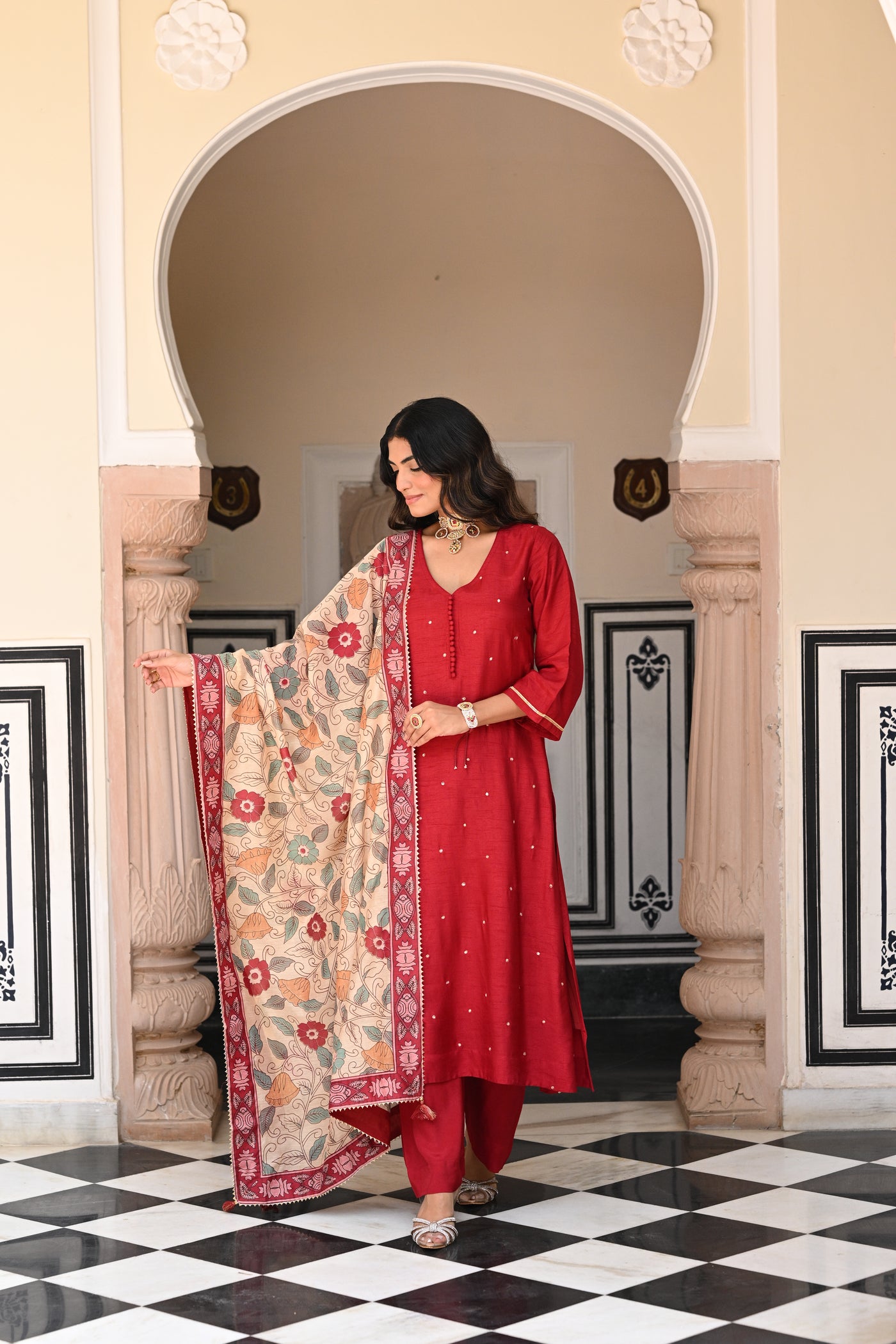 Aahana Kumra Shubh Red Kalamkari Dupatta Suit Set