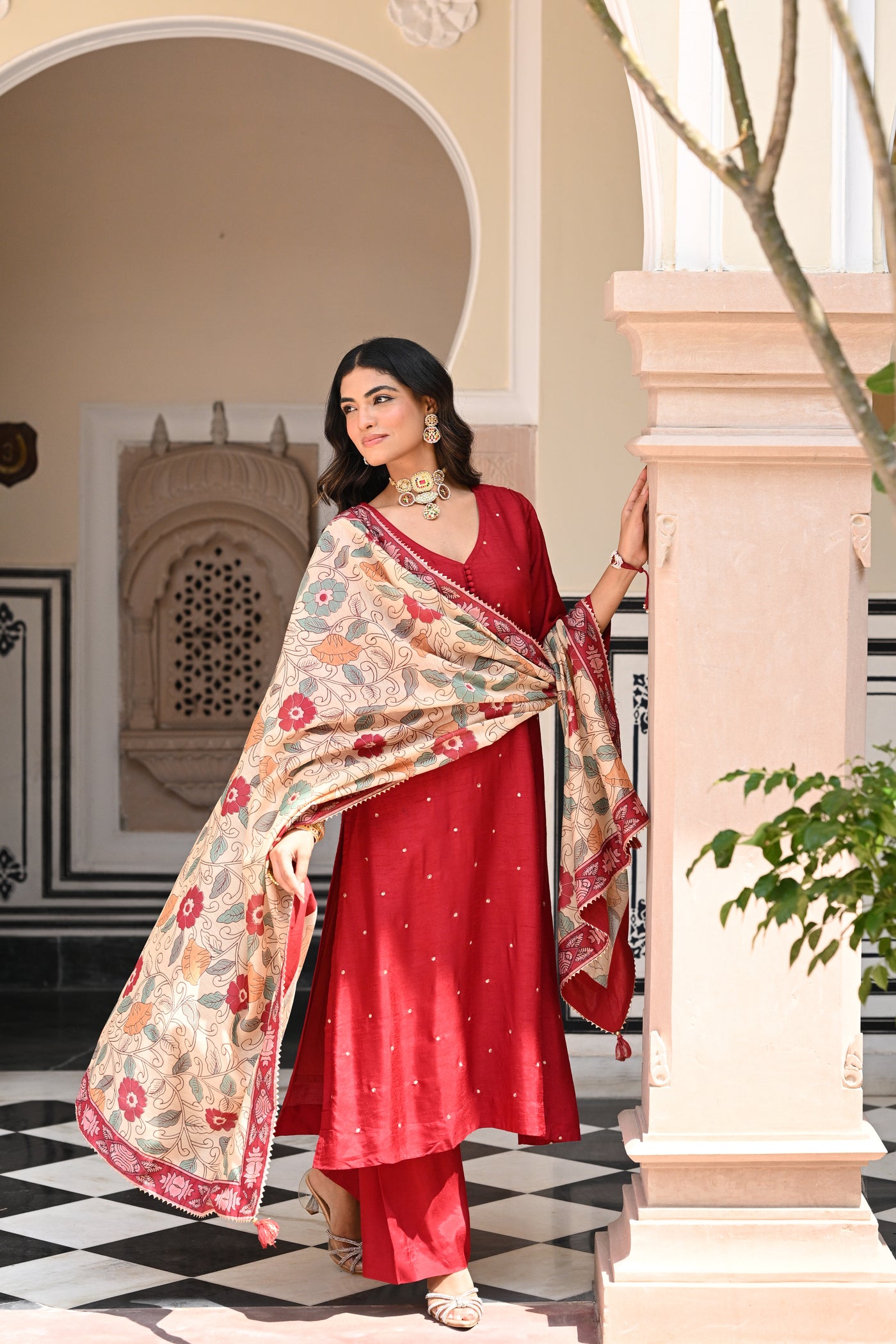 Aahana Kumra Shubh Red Kalamkari Dupatta Suit Set