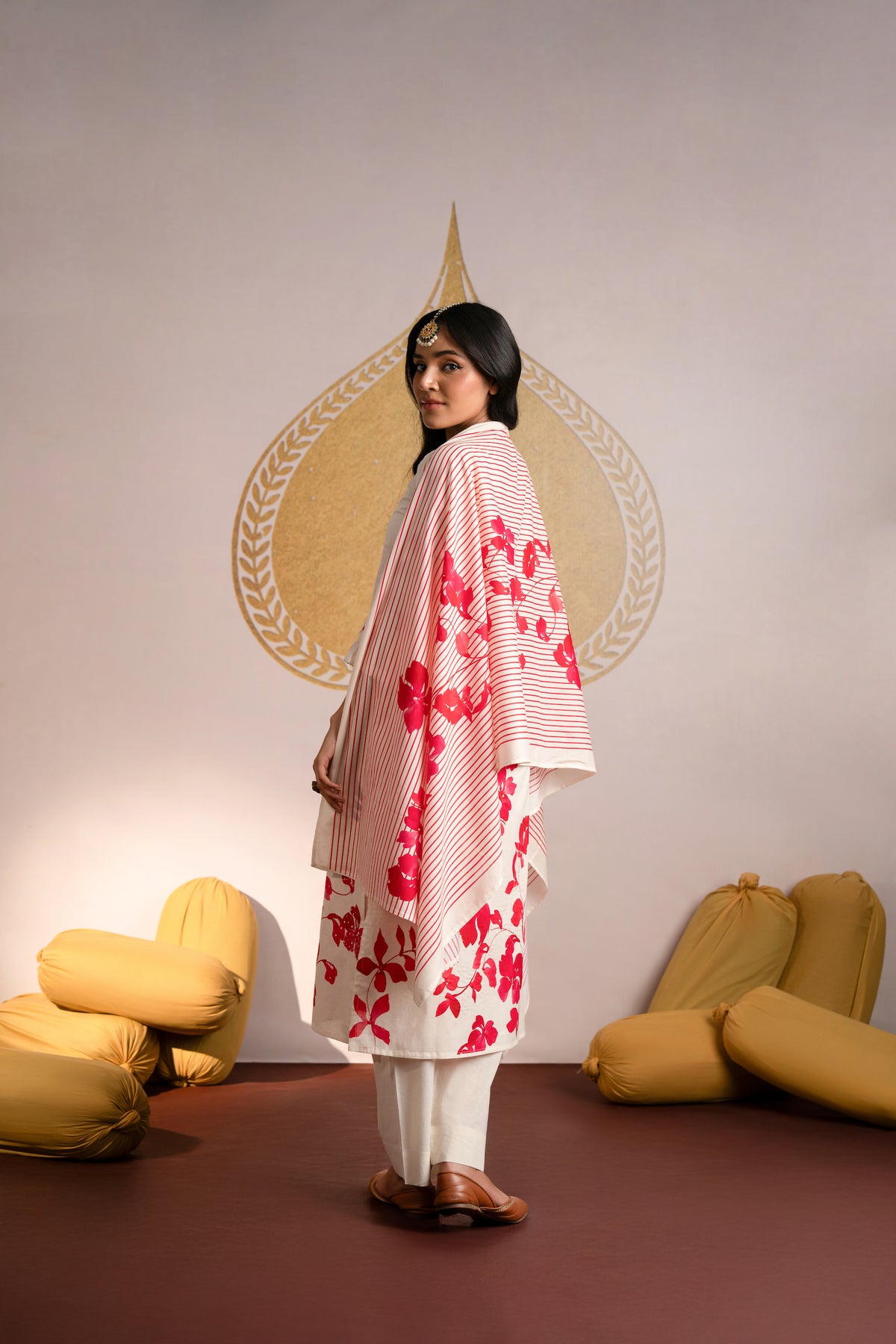 Red floral Placement Print Mul Cotton Suit Set with Sequence and Tari work