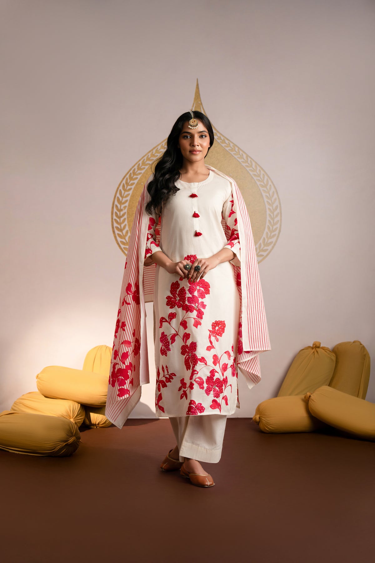 Red floral Placement Print Mul Cotton Suit Set with Sequence and Tari work