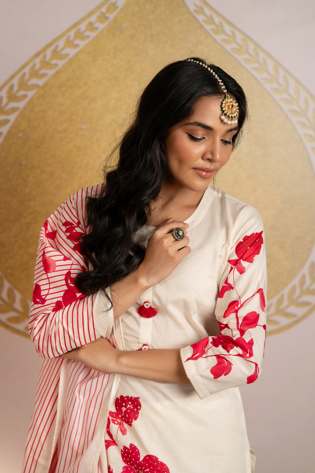 Red floral Placement Print Mul Cotton Suit Set with Sequence and Tari work