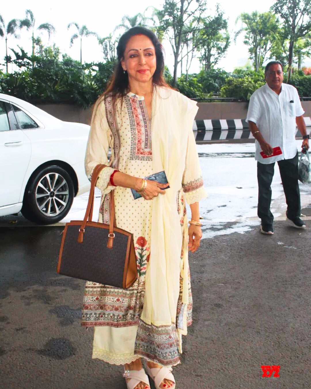 Hema Malini in Beige Placement Mughal Heritage with Kota Doriya Dupatta and Organza Block Print Border