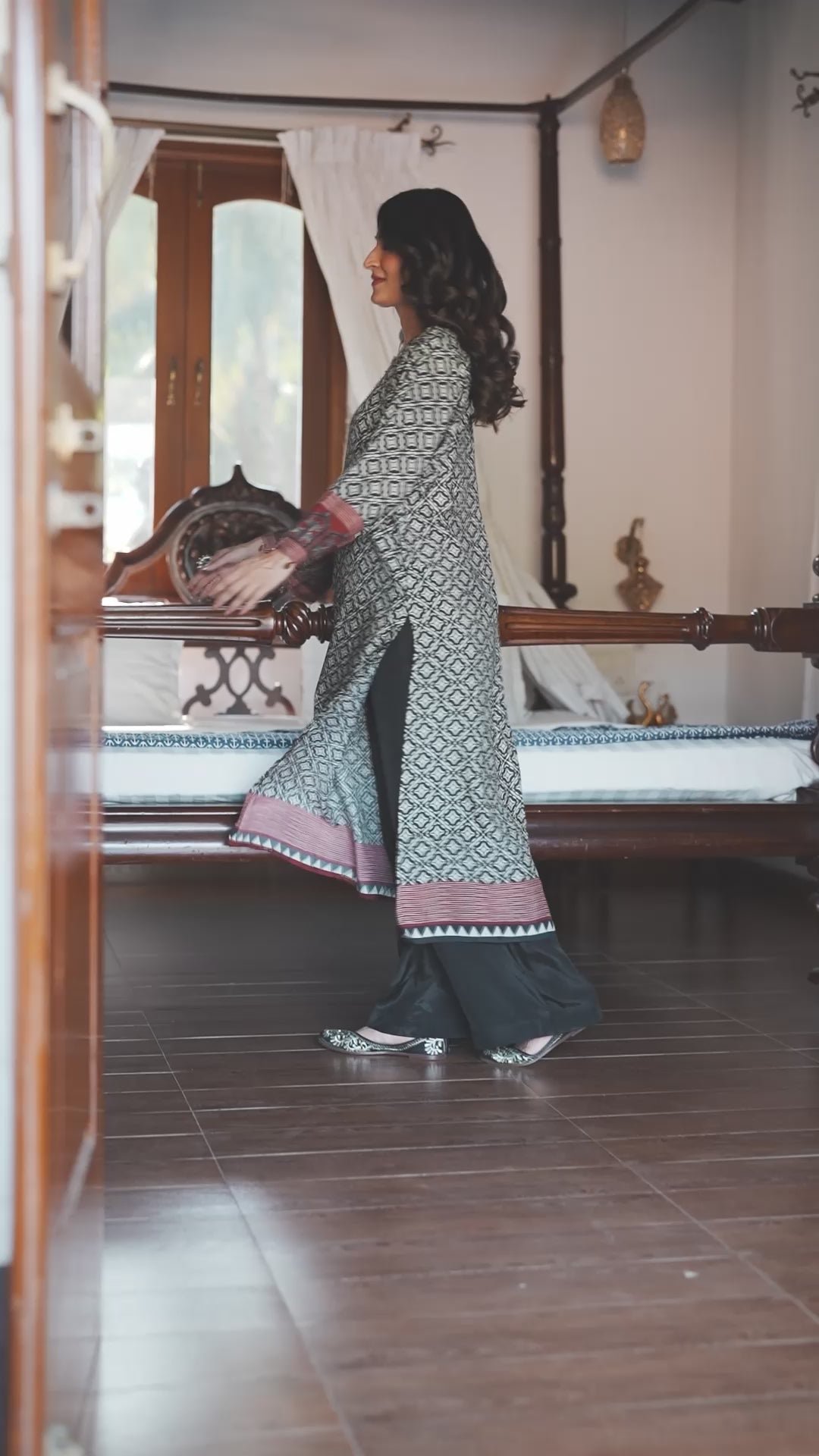 Noor Black & White Geometric Print Kurta Set