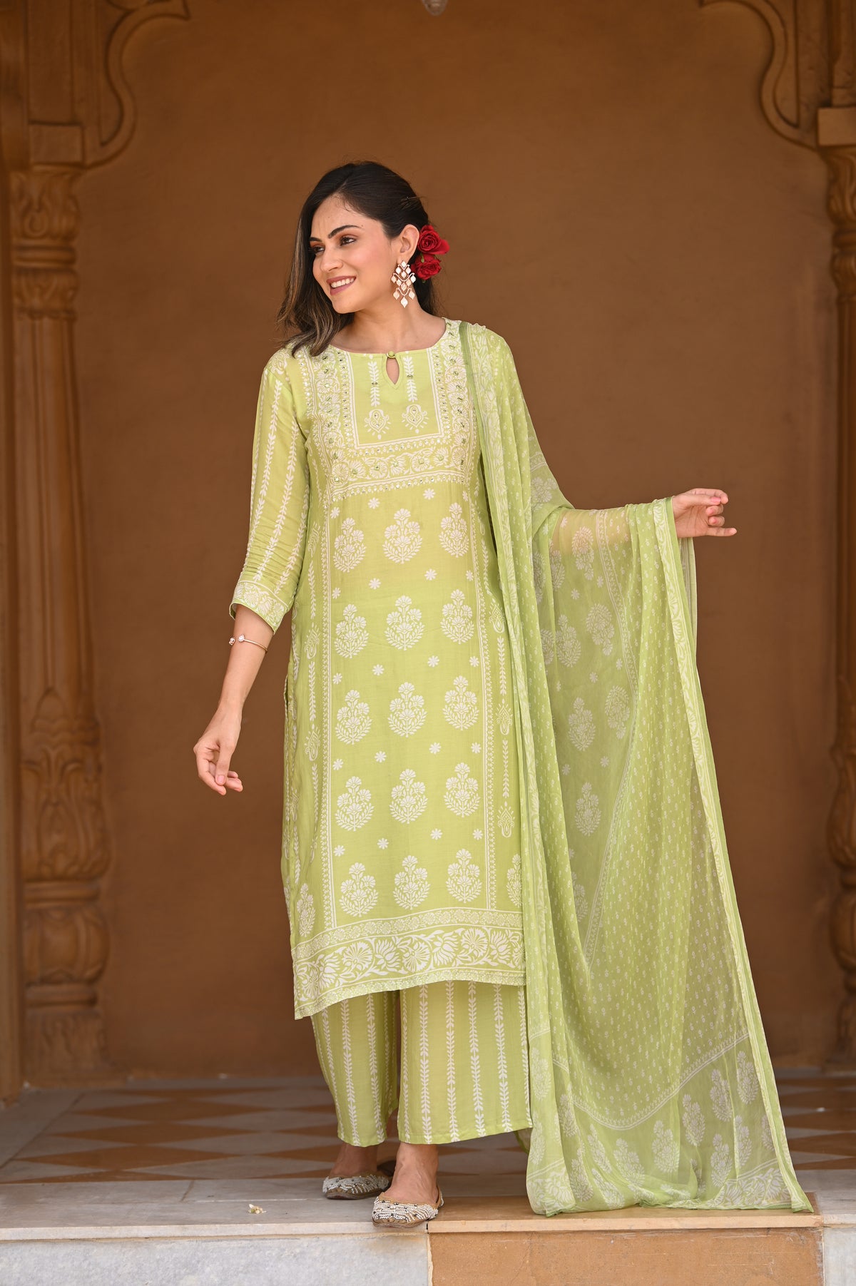 Sara Ali Khan In Pastel Green Muslin Suit Set with chiffon Dupatta