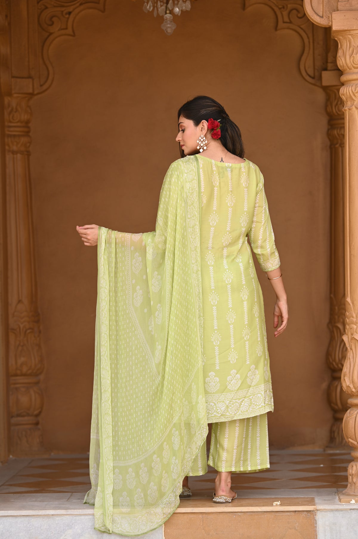 Sara Ali Khan In Pastel Green Muslin Suit Set with chiffon Dupatta