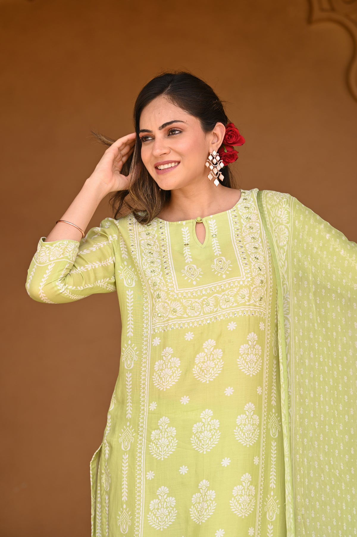 Sara Ali Khan In Pastel Green Muslin Suit Set with chiffon Dupatta