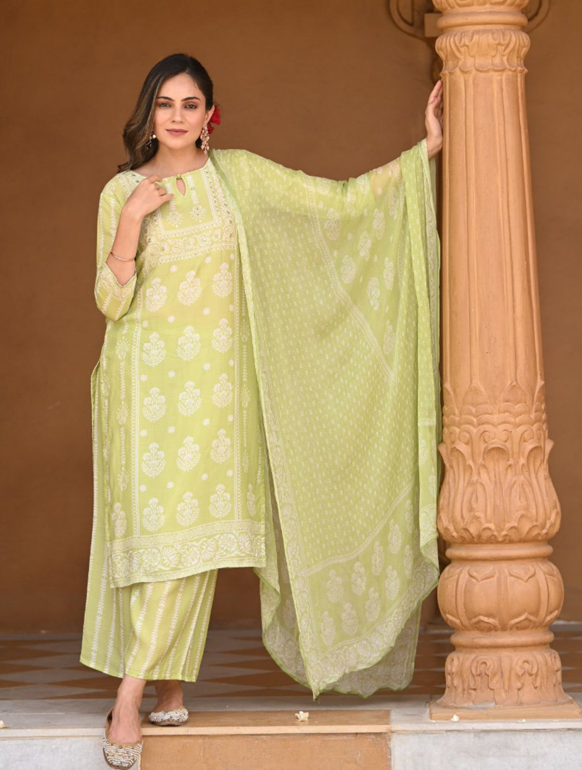 Sara Ali Khan In Pastel Green Muslin Suit Set with chiffon Dupatta